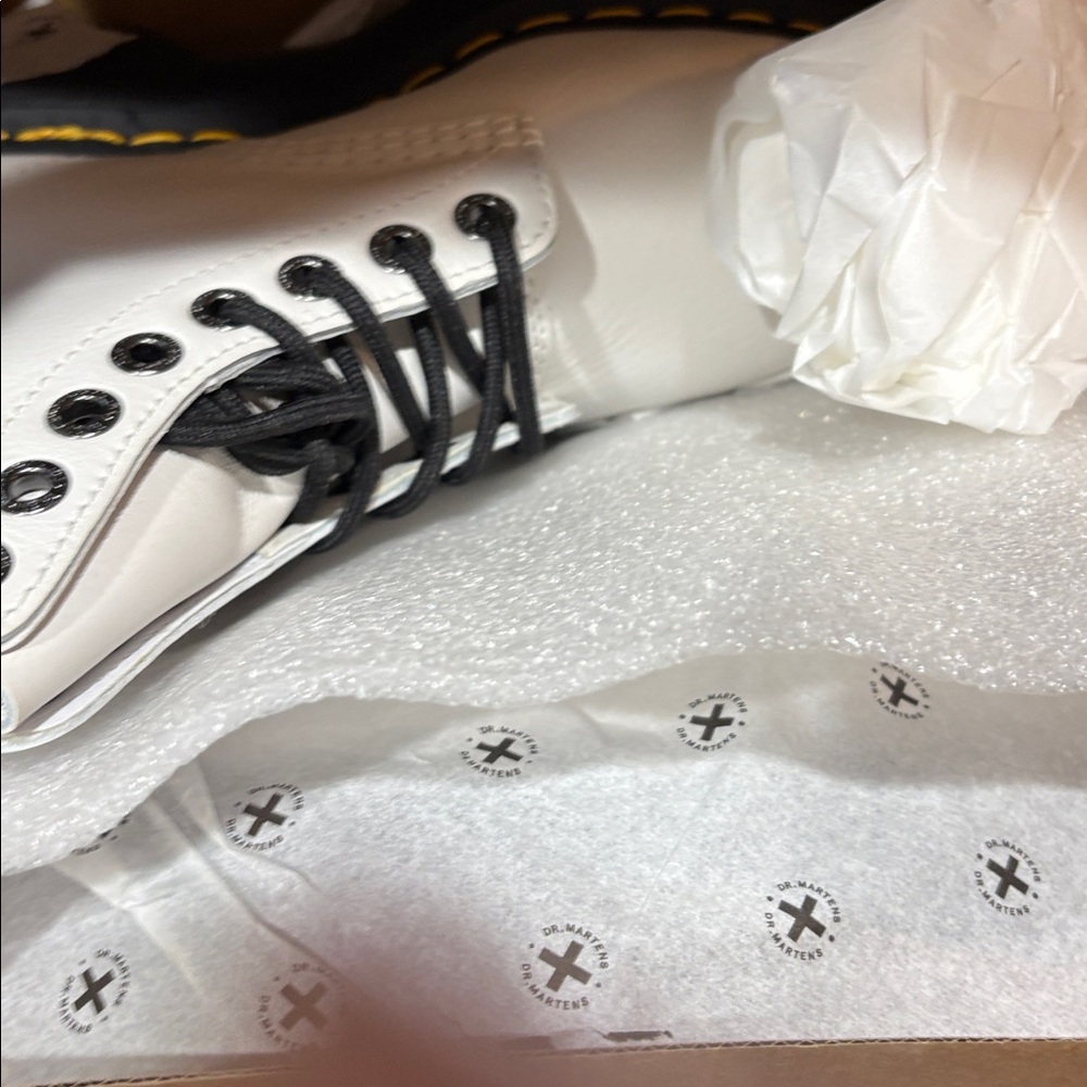 Dr. Martens 1460 Pascal Max Jadon
Boots - Picture 2 of 4